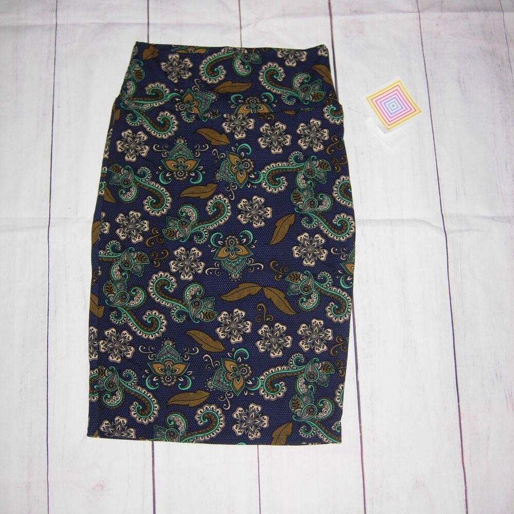 Extra Small LuLaRoe Cassie Skirt with a paisley print NEW WITH TAG